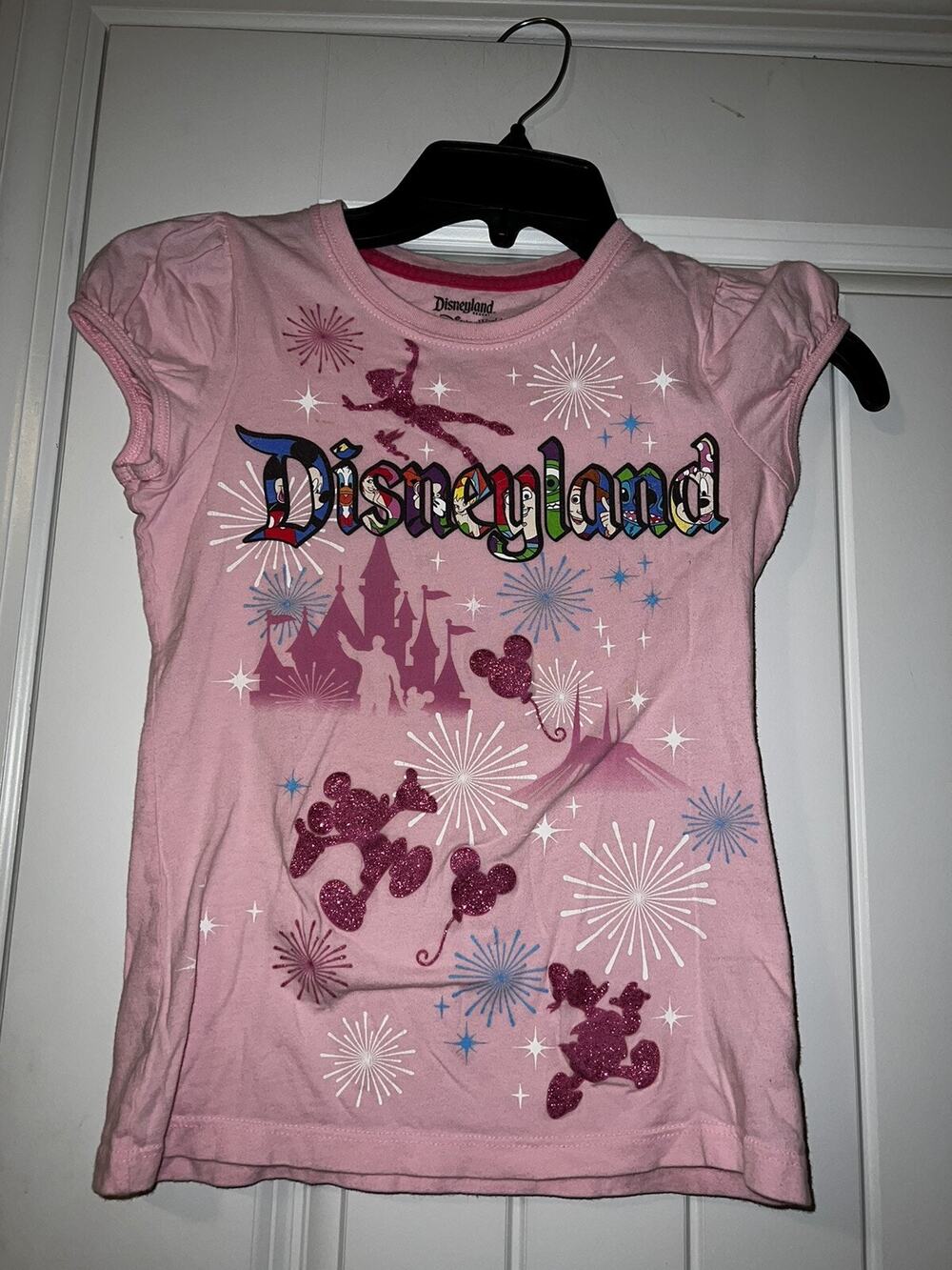 Disney parks disneyland pink short sleeved graphic tee peter pan castle girls LG